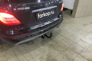 Установили фаркоп Steinhof для Mercedes R-class 2012 г.